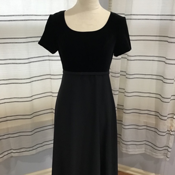 Southeastern Performance Harmonique Women Size Med Black Empire Dress Velvet - Picture 7 of 12